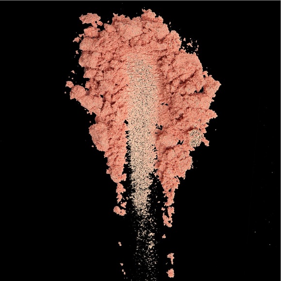 QUEEN DRIP Highlighter Illuminating Powder - Picture 12 of 12